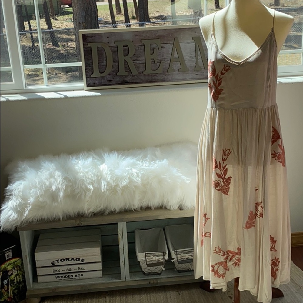 Chelsea & Violet embroidered linen dress
